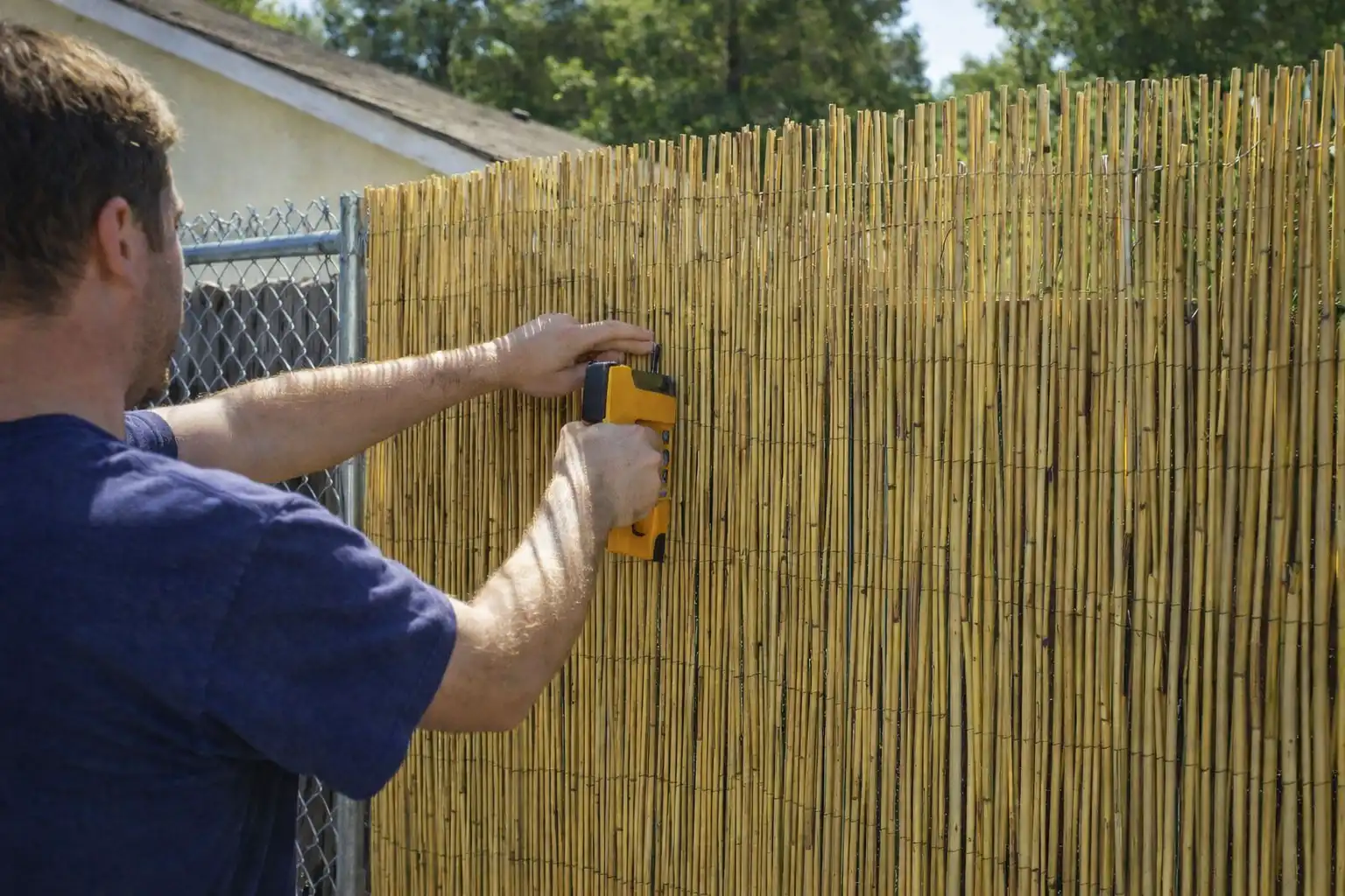 Tieniaca rákosová rohož na plot – prírodné tienenie a ochrana súkromia